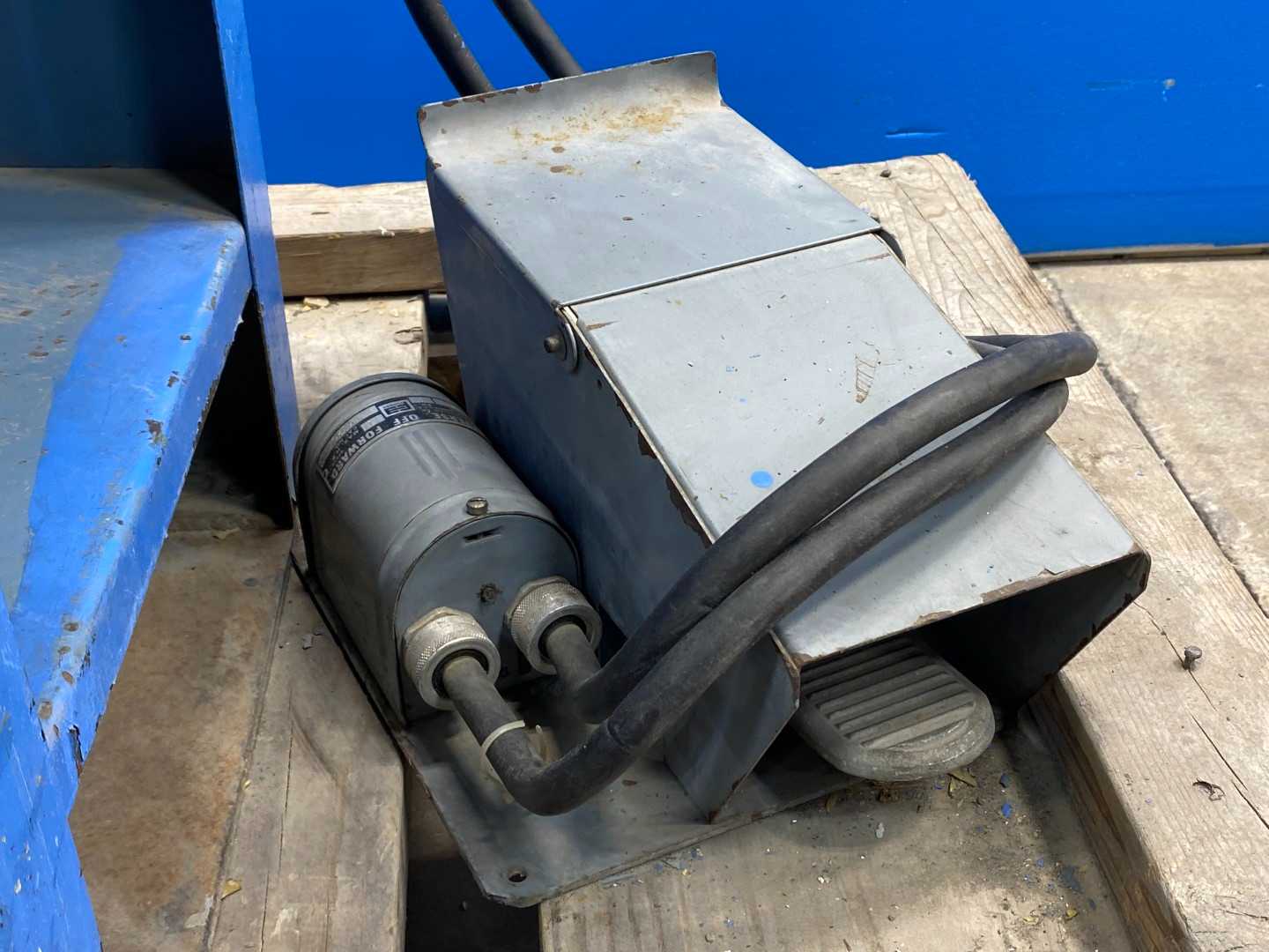 Pexto 3617-B Sheet Metal Roller - 18 Gauge Capacity - Precision Industrial Rolling Machine