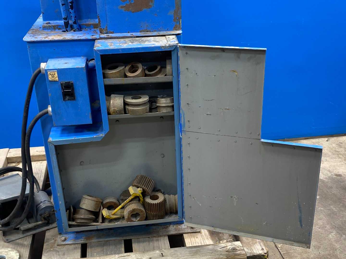 Pexto 3617-B Sheet Metal Roller - 18 Gauge Capacity - Precision Industrial Rolling Machine