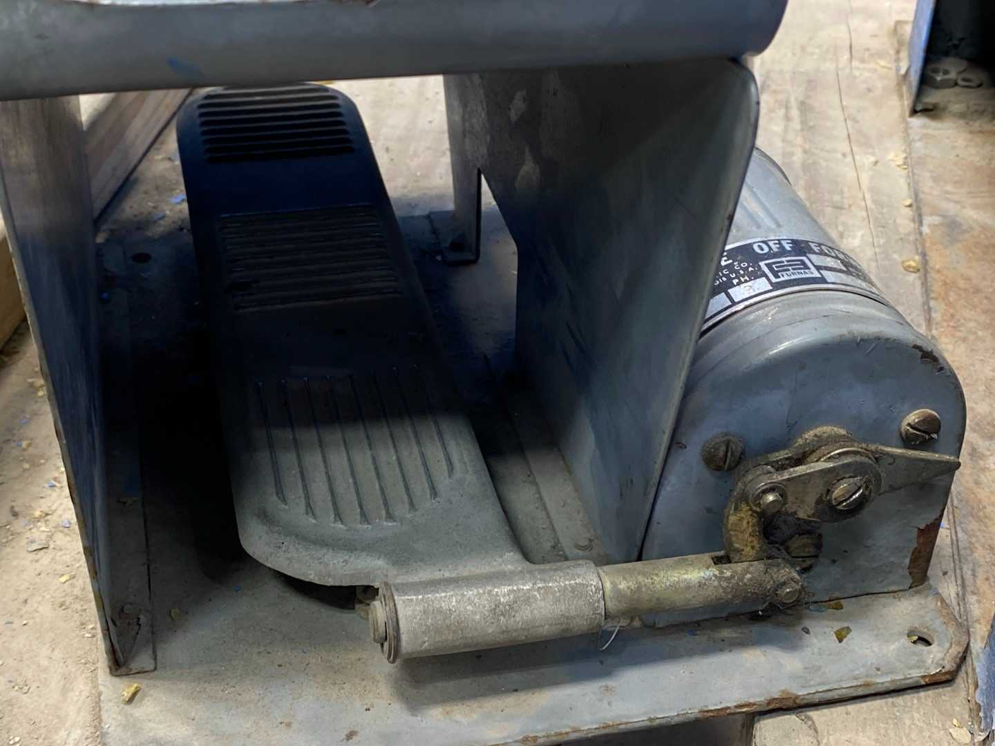Pexto 3617-B Sheet Metal Roller - 18 Gauge Capacity - Precision Industrial Rolling Machine