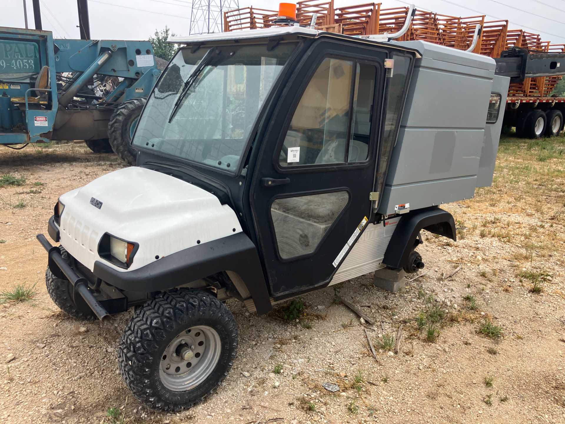 Club Car CarryAll 272 Gas powered cart 959 hours Year is 2006