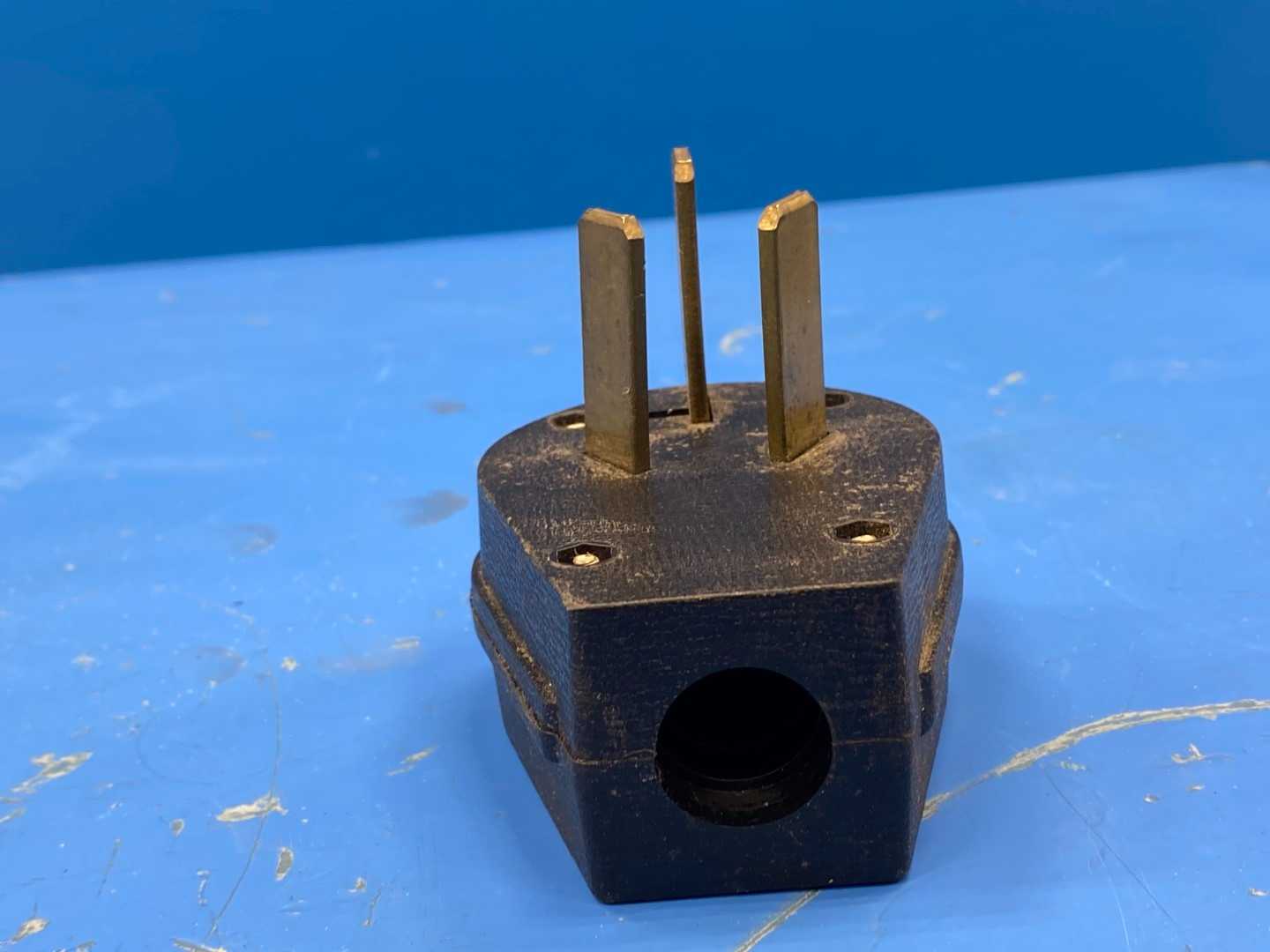 UNIVERSAL ANGLE PLUG S80-SP