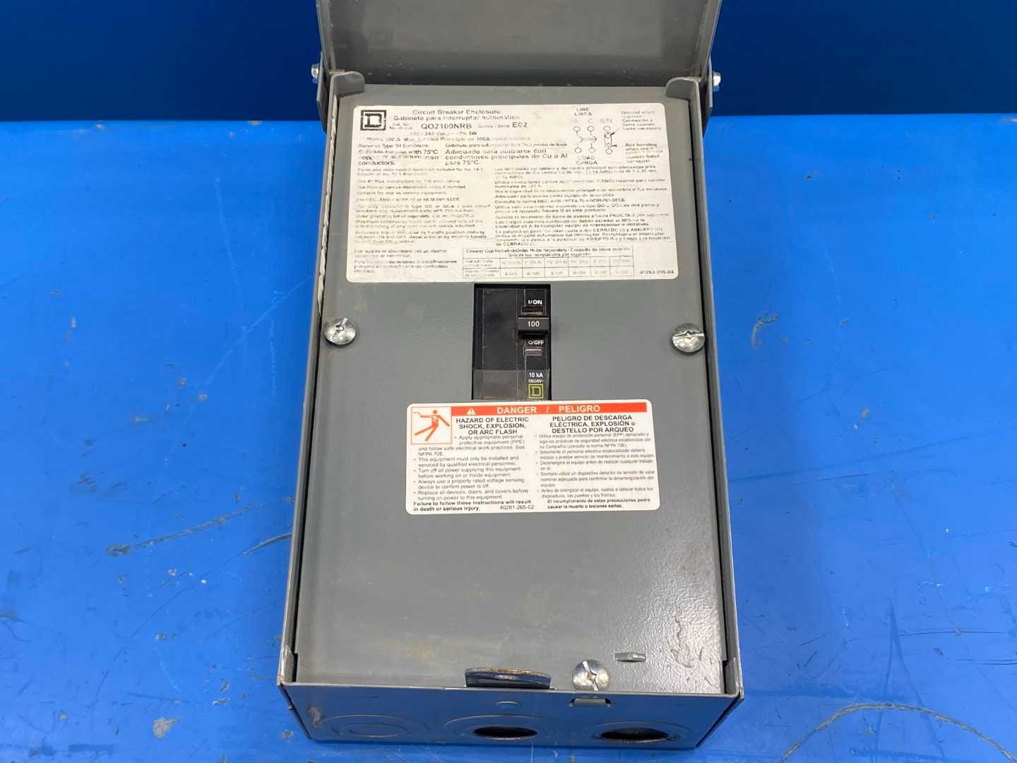 Square D Circuit Breaker Enclosure Q02100NRB Series E02 100AMP Breaker