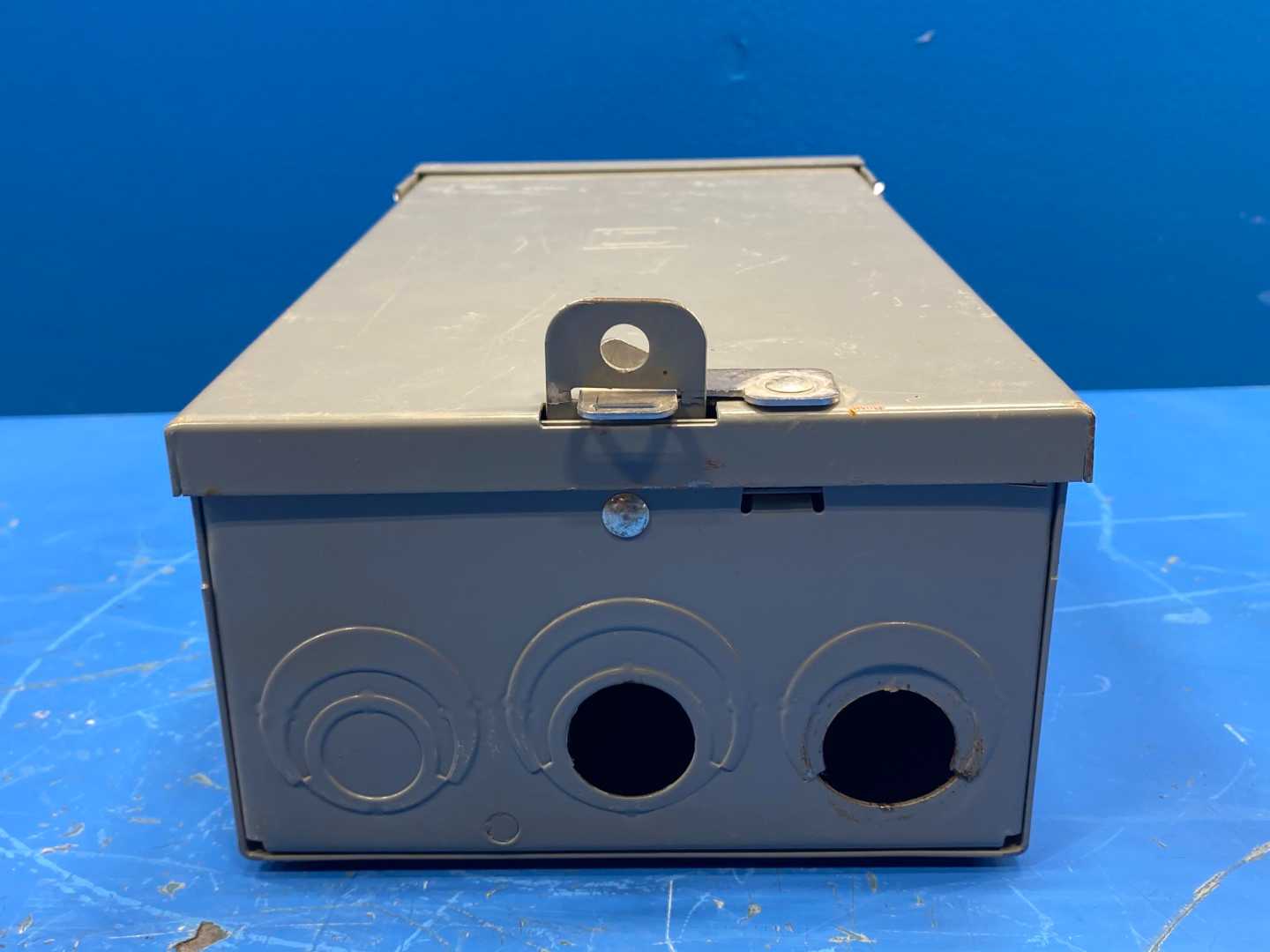 Square D Circuit Breaker Enclosure Q02100NRB Series E02 100AMP Breaker