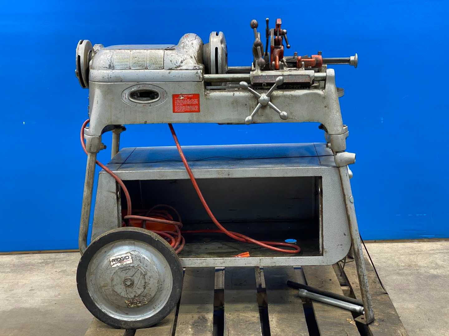 Ridgid 802 Pipe Threader Machine w/ Hundreds of Dies – Heavy-Duty Pipe Threading Solution