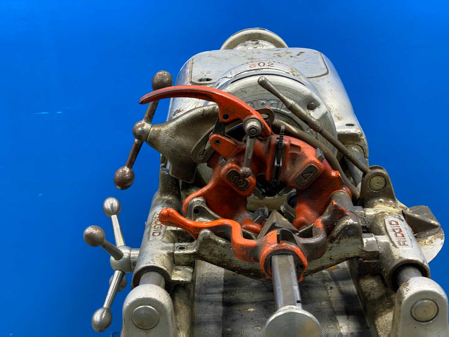 Ridgid 802 Pipe Threader Machine w/ Hundreds of Dies – Heavy-Duty Pipe Threading Solution