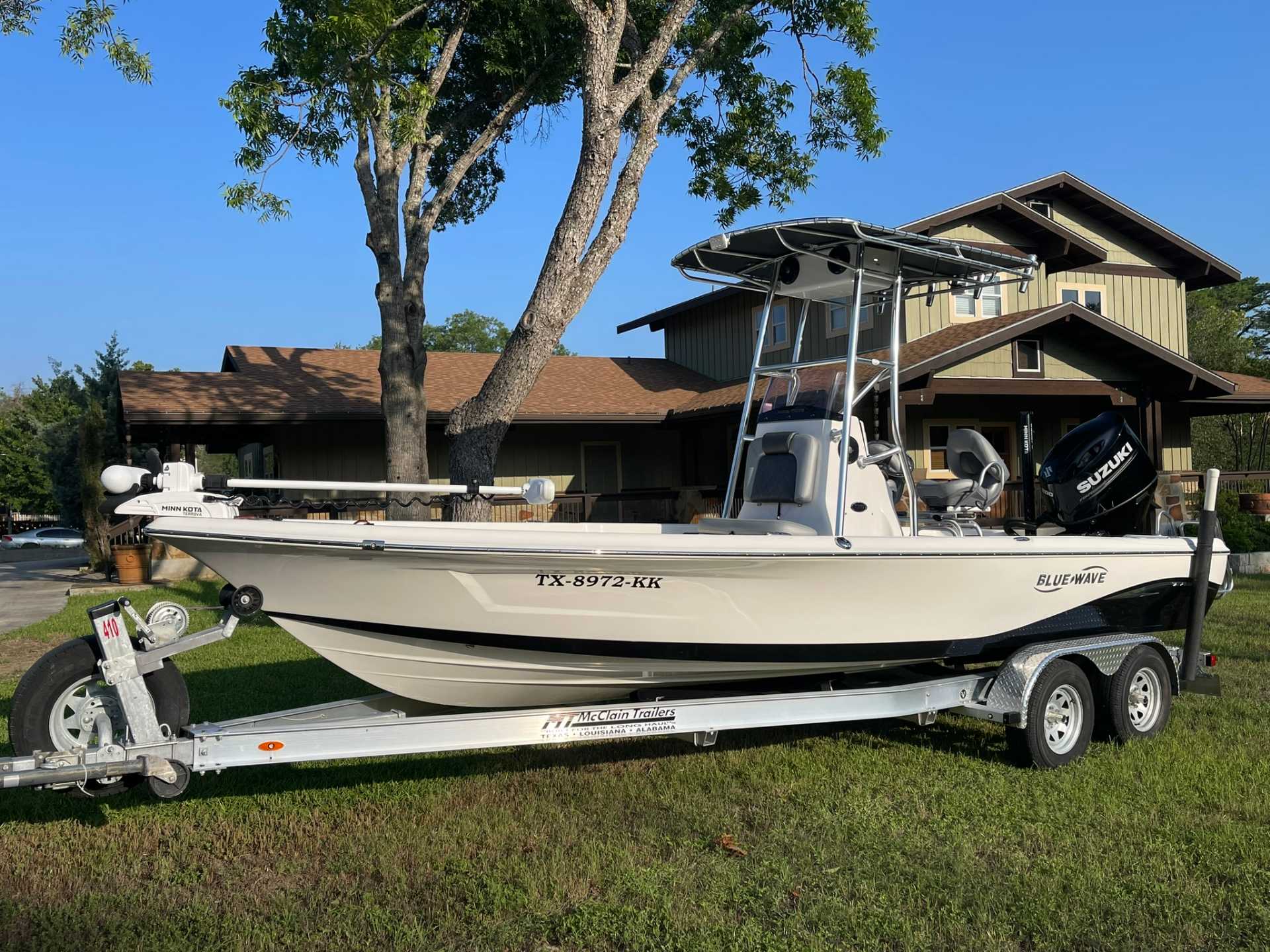 FOR SALE by Owner: 2020 BLUE WAVE 2300 PURE BAY w/ T-TOP & ONLY 45 hrs