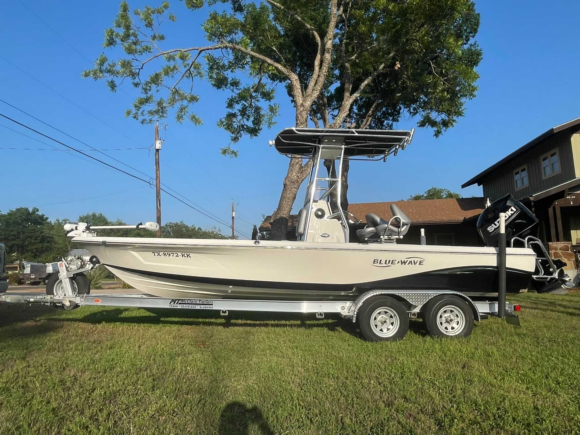 FOR SALE by Owner: 2020 BLUE WAVE 2300 PURE BAY w/ T-TOP & ONLY 45 hrs