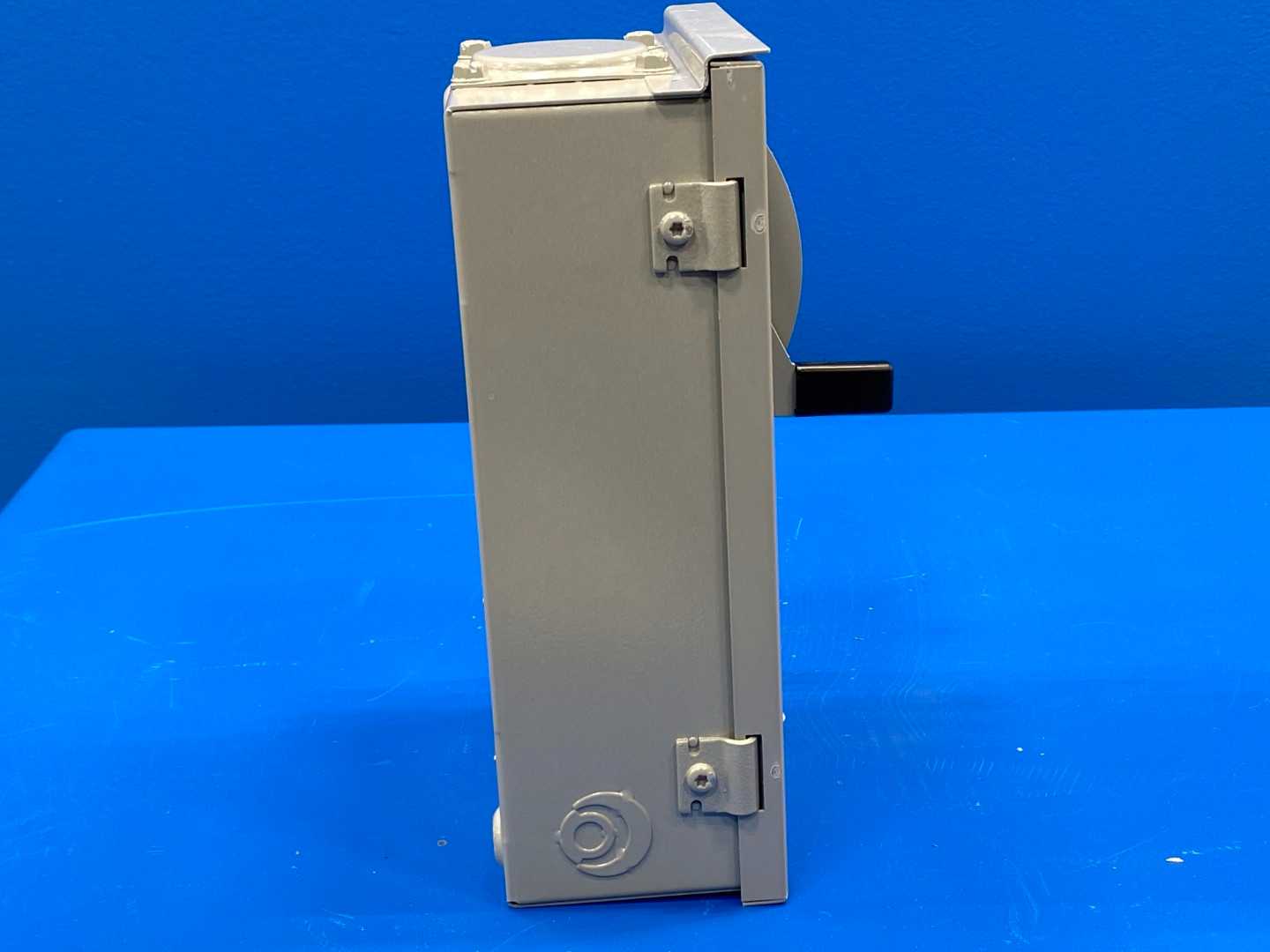 Eaton Safety Switch DG321NRB Type 3R (Rainproof) 4 Wire S/N Fusible