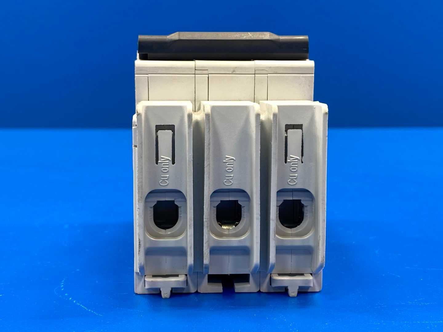 Schneider Electric M9F42305 IEC Circuit Breaker, C60BP Series 5A, 3-Pole