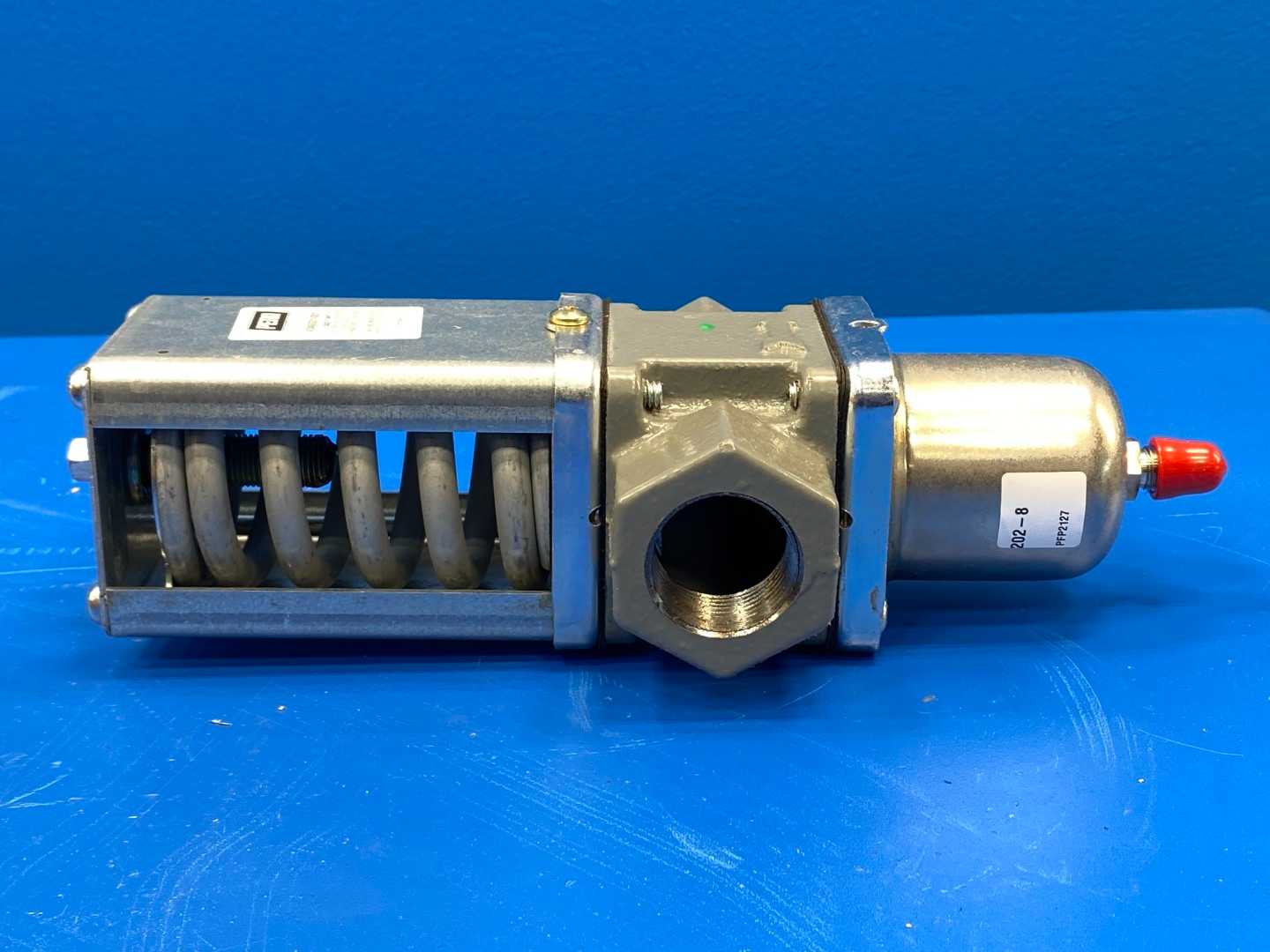 Johnson Controls PENN V246GD1-001C 1" NPT Water Valve, 200-400PSIG, 1/4 SAE Male