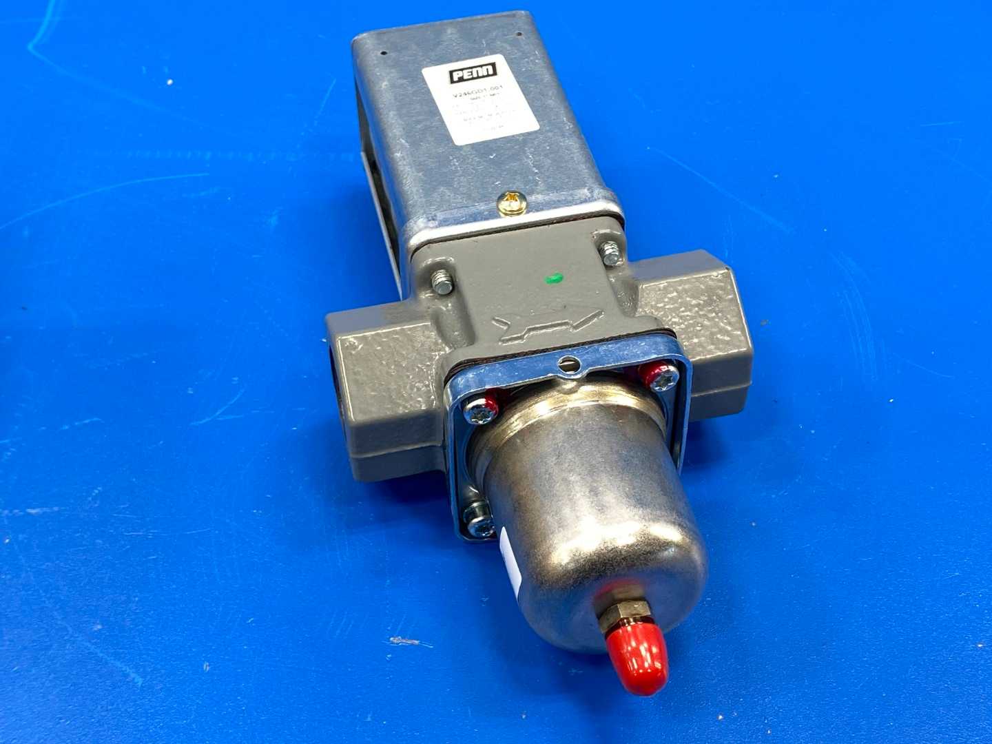 Johnson Controls PENN V246GD1-001C 1" NPT Water Valve, 200-400PSIG, 1/4 SAE Male