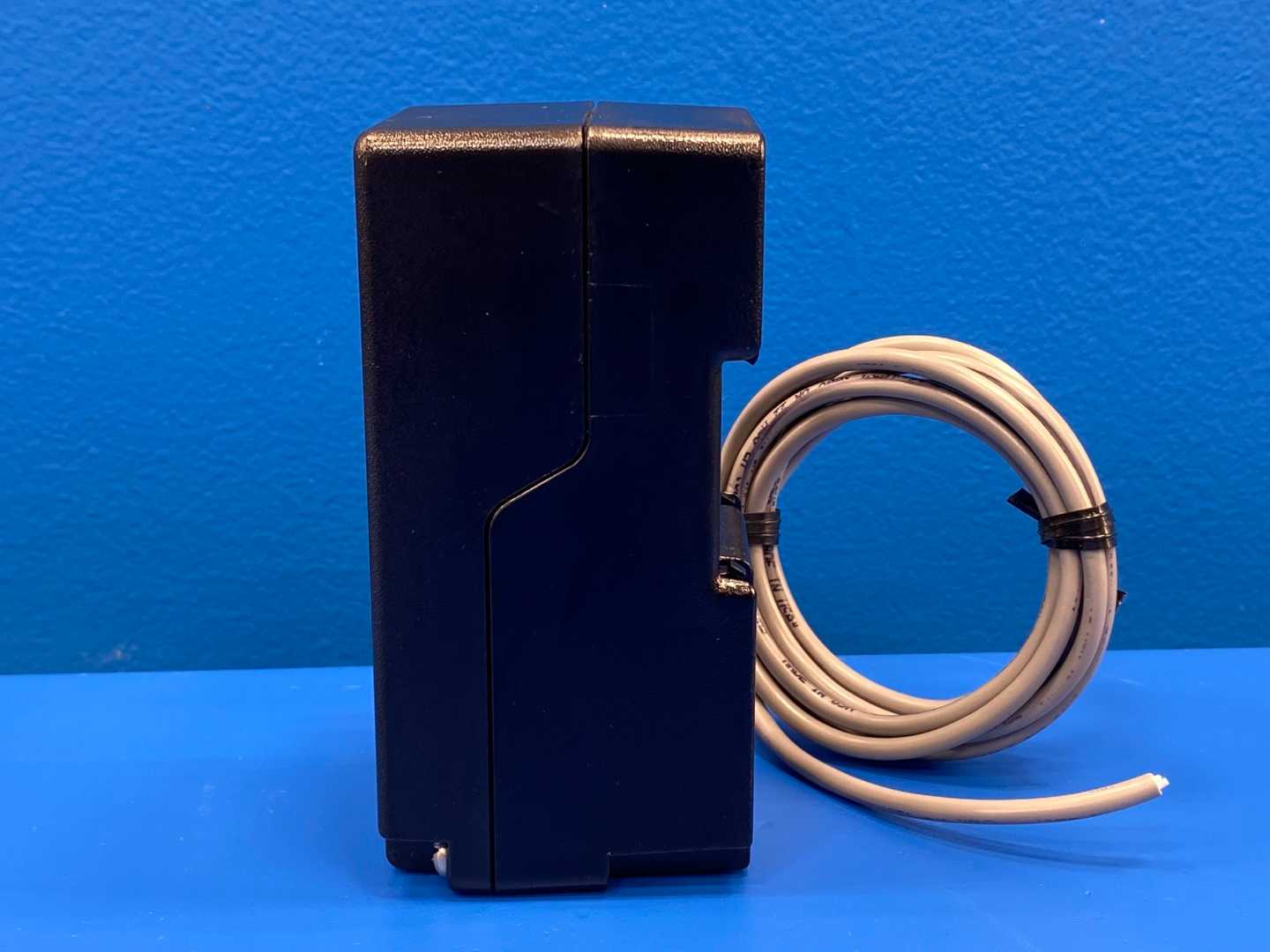 PENN A421GBF-02C Electronic Single-Stage Temperature Control – 24VAC, NEMA 1 Sensor
