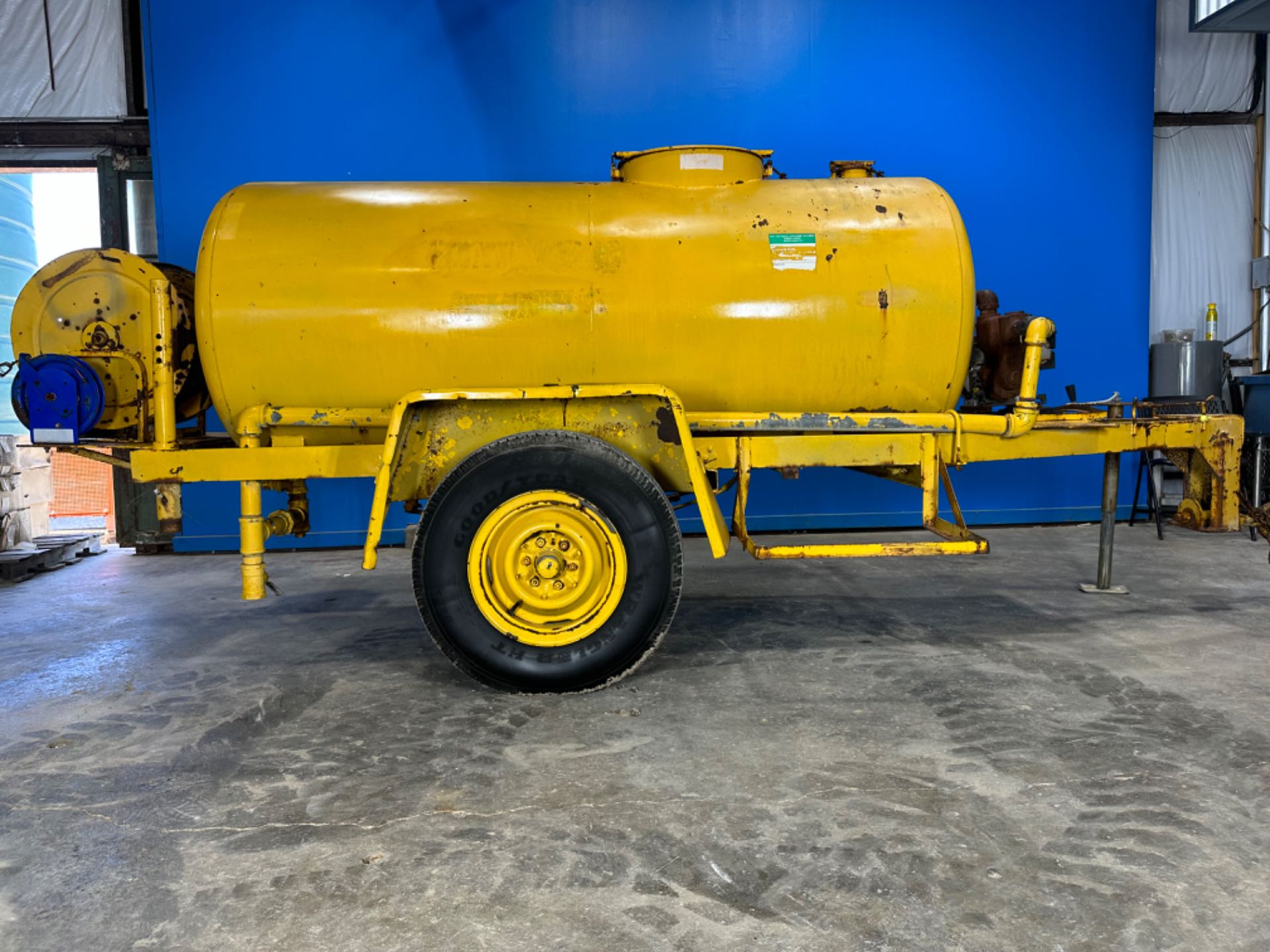 Elliott 500 Gallon Fuel Trailer - Portable Industrial Fuel Transport Solution