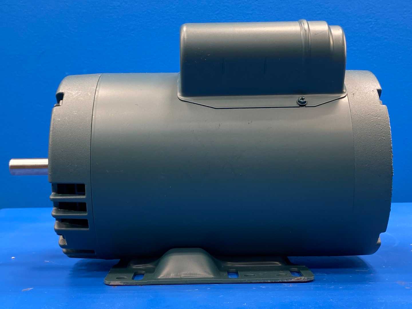 Leeson E113266.00 Electric Motor 1-1/2HP, 1PH, 115/230V, 1725RPM