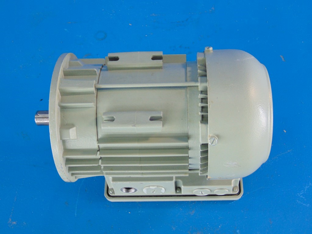  Lenze MDEMA-080-32D electric motor 1390-2510 Rpm 230-277/400-480V 1hp - 1.5hp