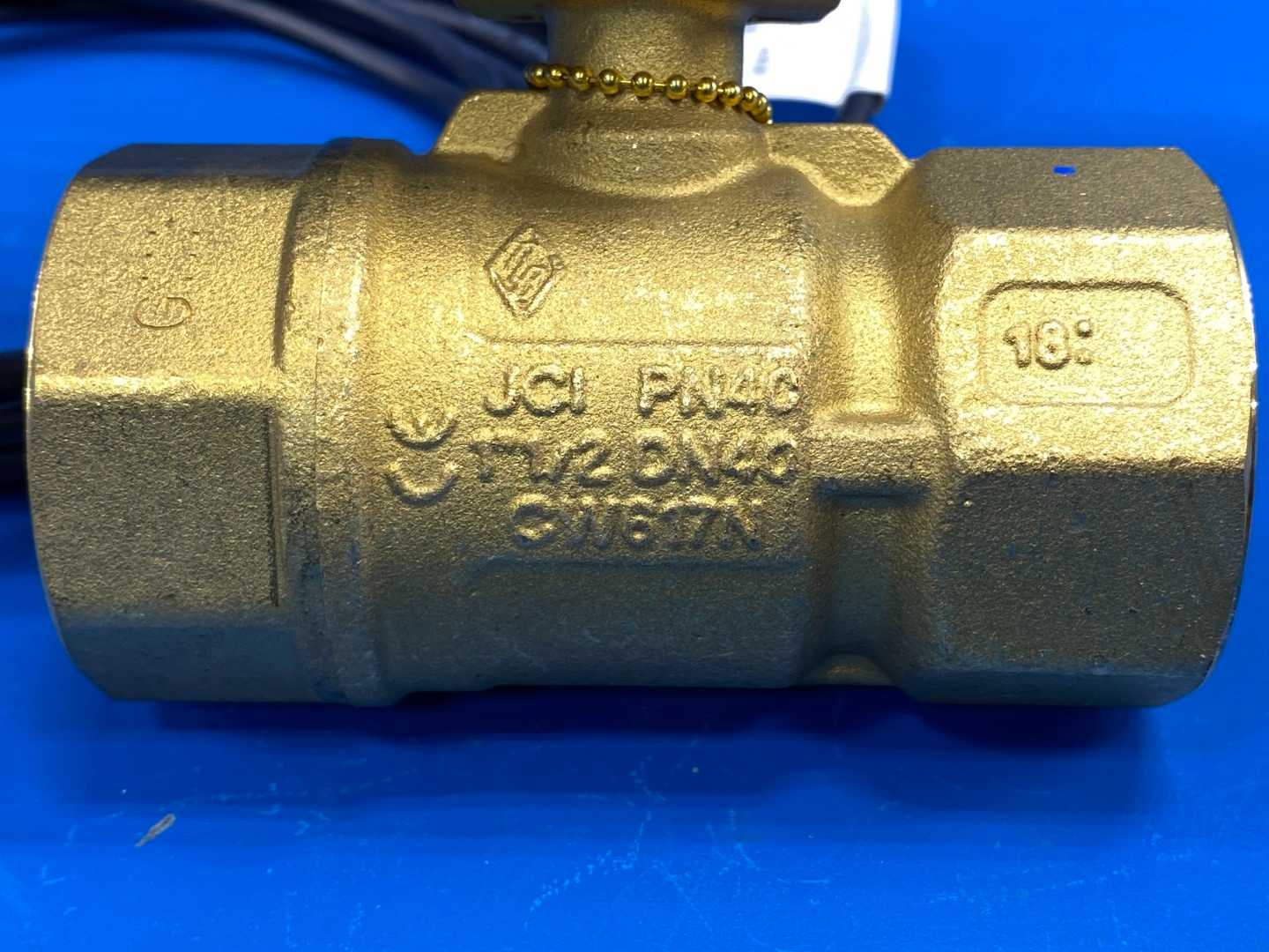 Johnson Controls VG1241EP+910HGA, 2W Ball Valve,1-1/2" Brass, 18.7 CV