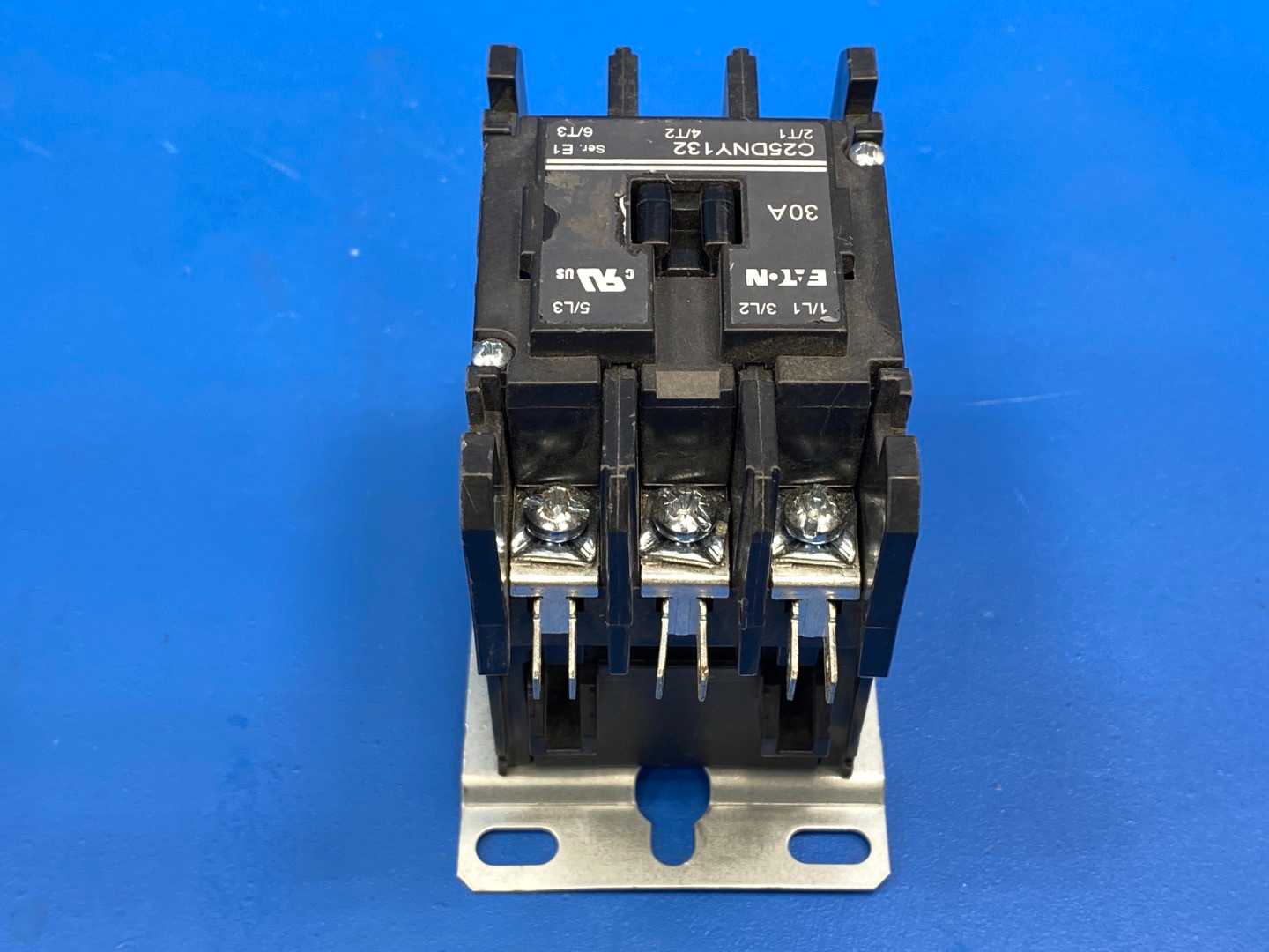 Eaton Definite Purpose Contactor C25DNY132, 3-Pole, 24VAC Coil, 30 Amps