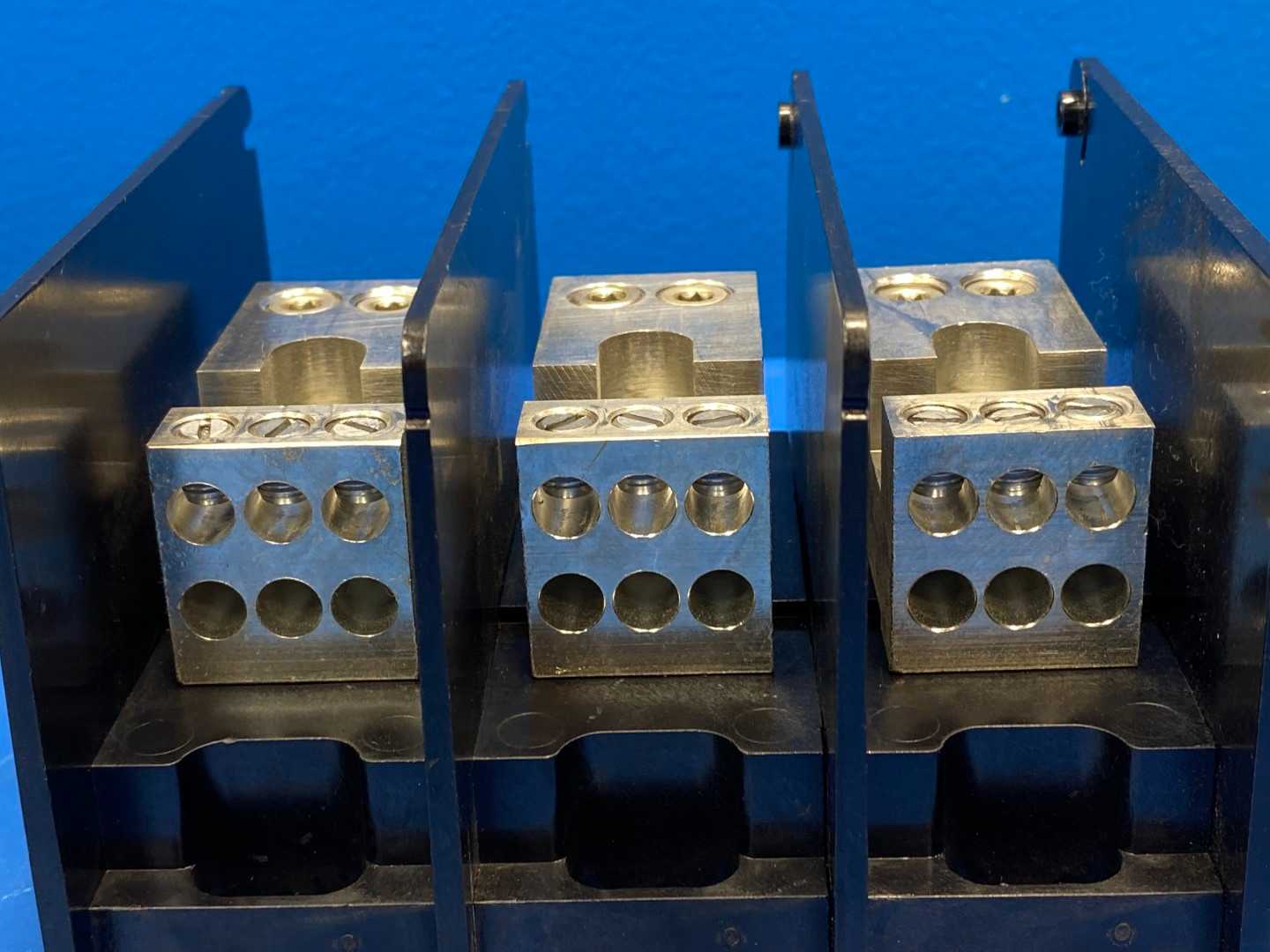 Ferraz Shawmut MPDB67513, 1000V, 3-Phase, 270A Power Distribution Block 