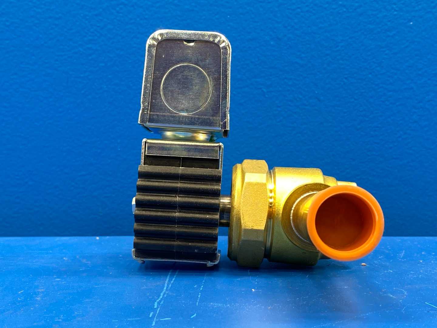 Sporlan Refrigerant Solenoid Valve E19S270-HP w/ MKC-2 coil, 7/8" ODF