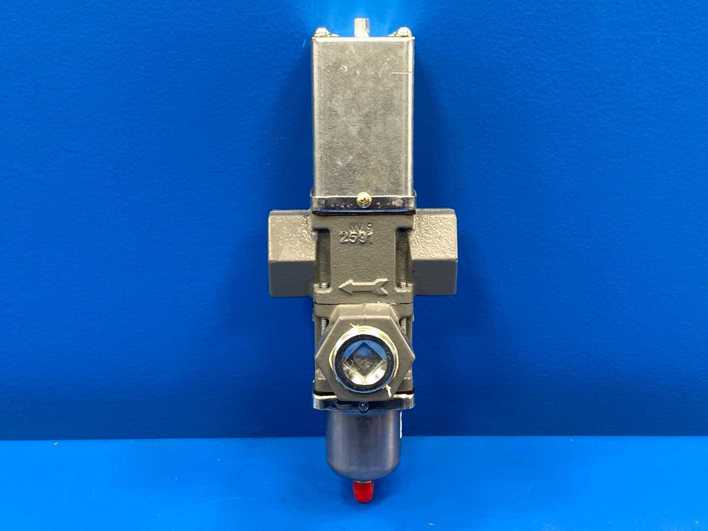 Penn V248GE1-001C, 1-1/4" NTP 3-Way Water Valve 200-400PSIG, 1/4"SAE Male