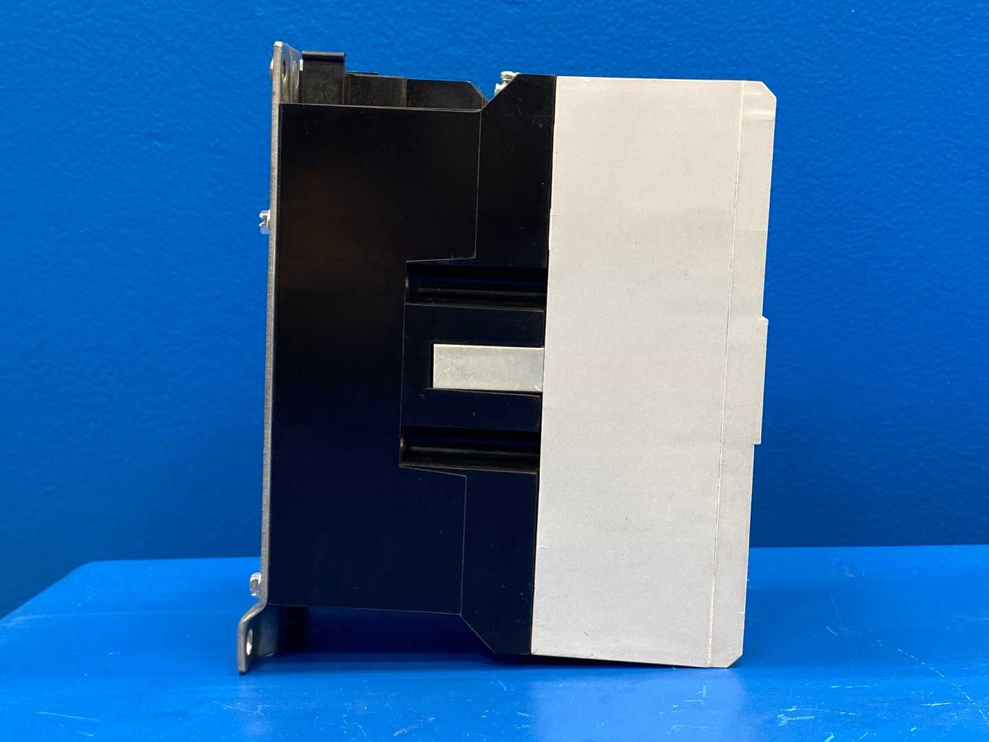 Eaton C25HNE3120T Definite Purpose Contactor – 24V Coil, 60Hz, 3-Pole, Series A1
