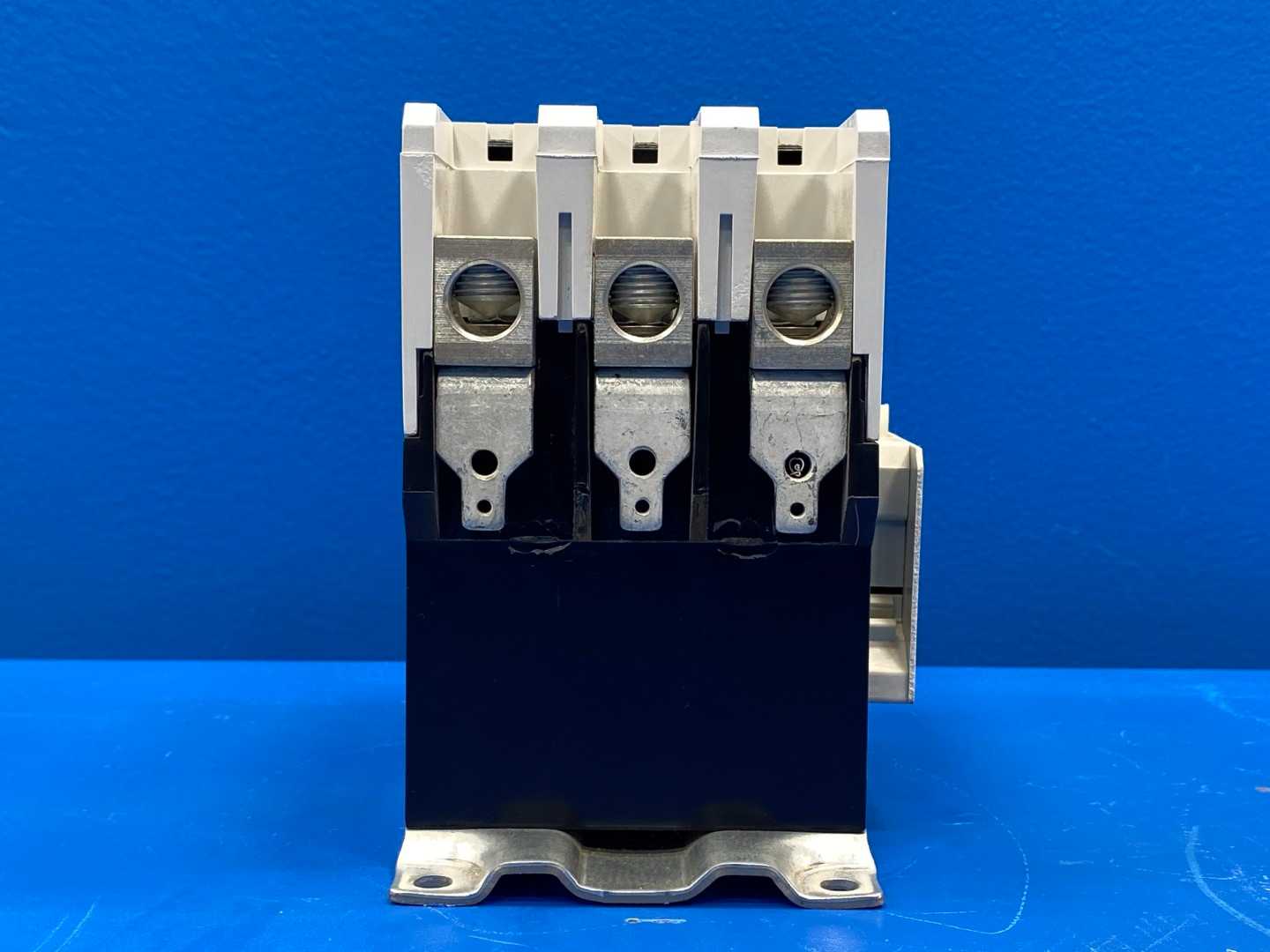 Eaton C25HNE3120T Definite Purpose Contactor – 24V Coil, 60Hz, 3-Pole, Series A1