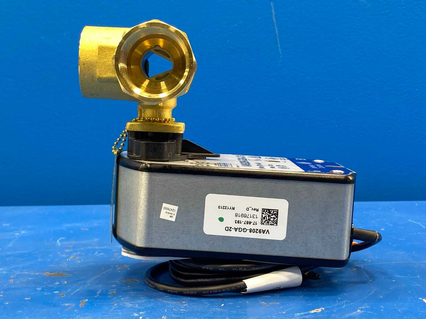 Johnson Controls VG1841DN+928GGA, 1-1/4", 3W Ball Valve, 11.7CV