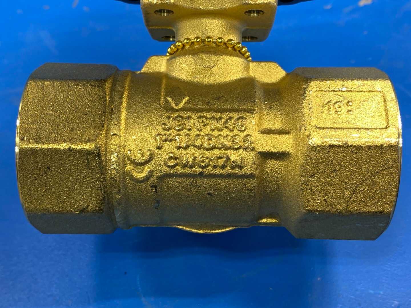 Johnson Controls VG1841DN+928GGA, 1-1/4", 3W Ball Valve, 11.7CV