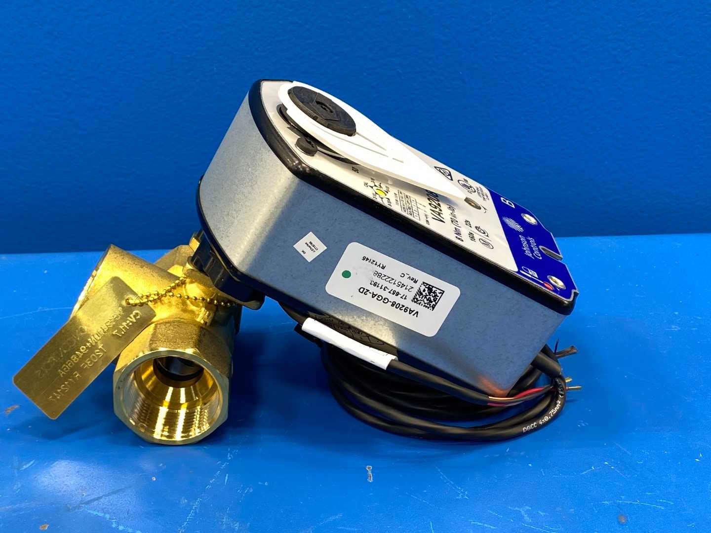 Johnson Controls VG1841DN+948GGA, 1-1/4", 3W Ball Valve, 11.7CV