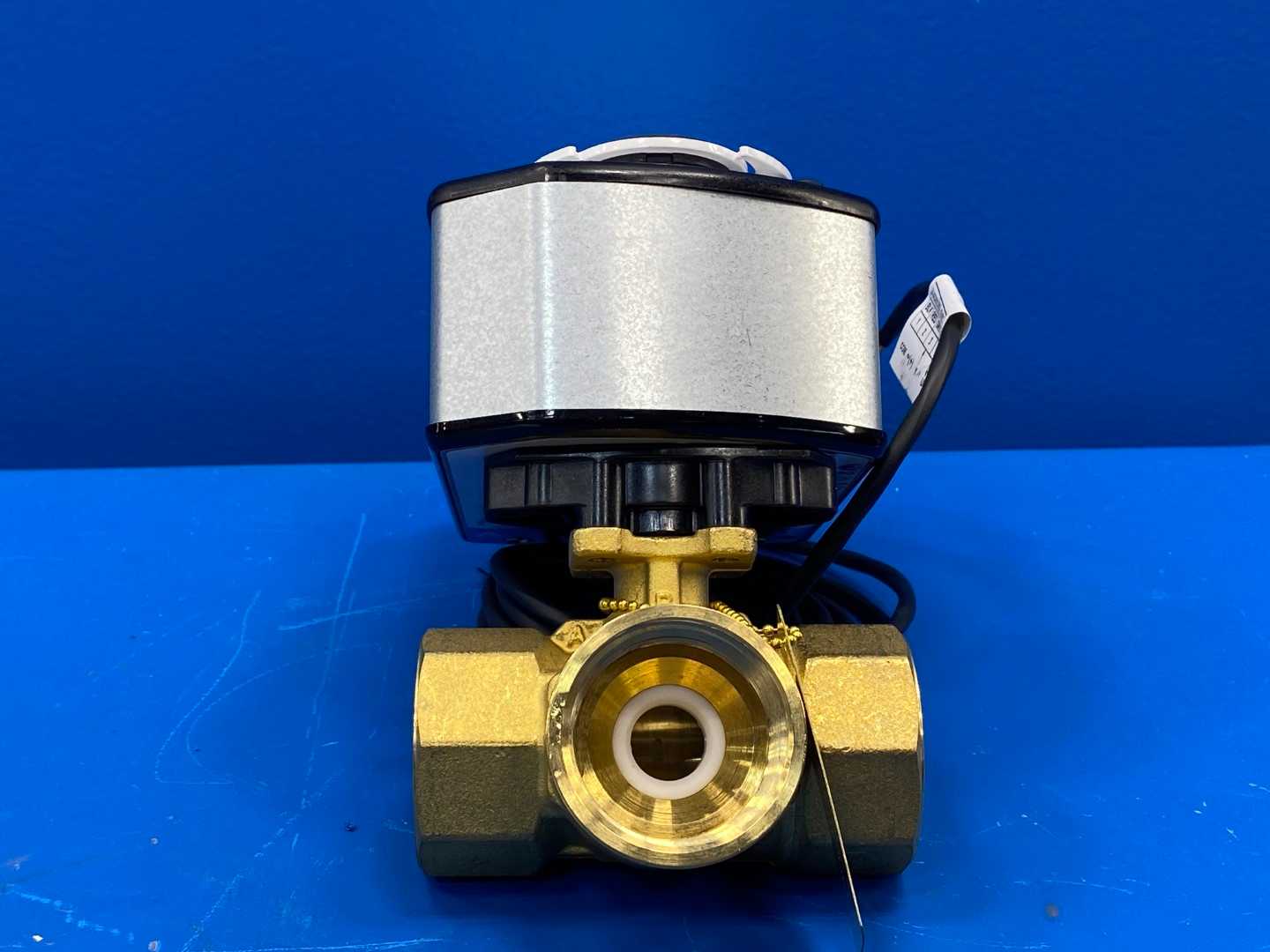 Johnson Controls VG1841DN+948GGA, 1-1/4", 3W Ball Valve, 11.7CV