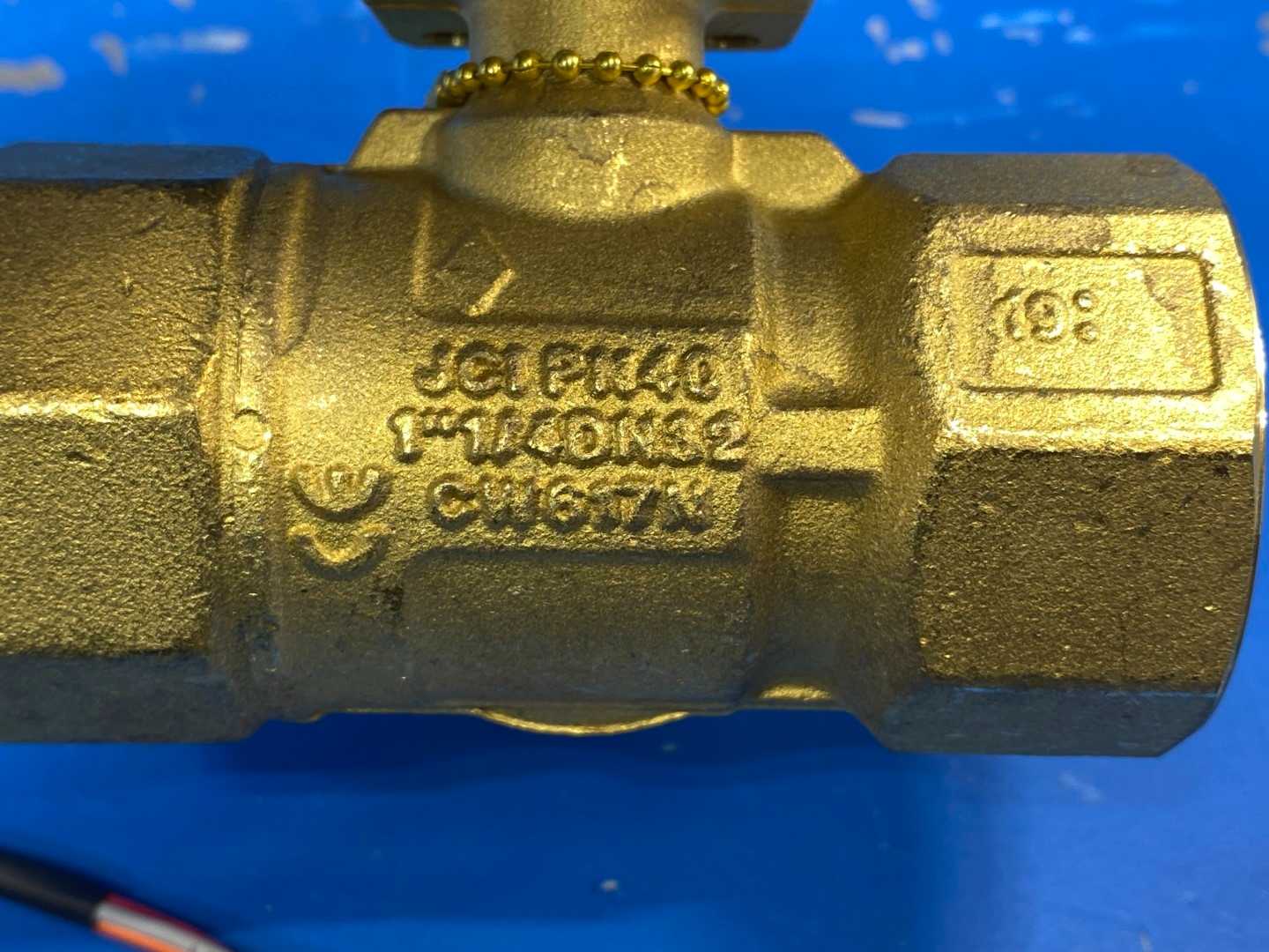 Johnson Controls VG1841DN+948GGA, 1-1/4", 3W Ball Valve, 11.7CV