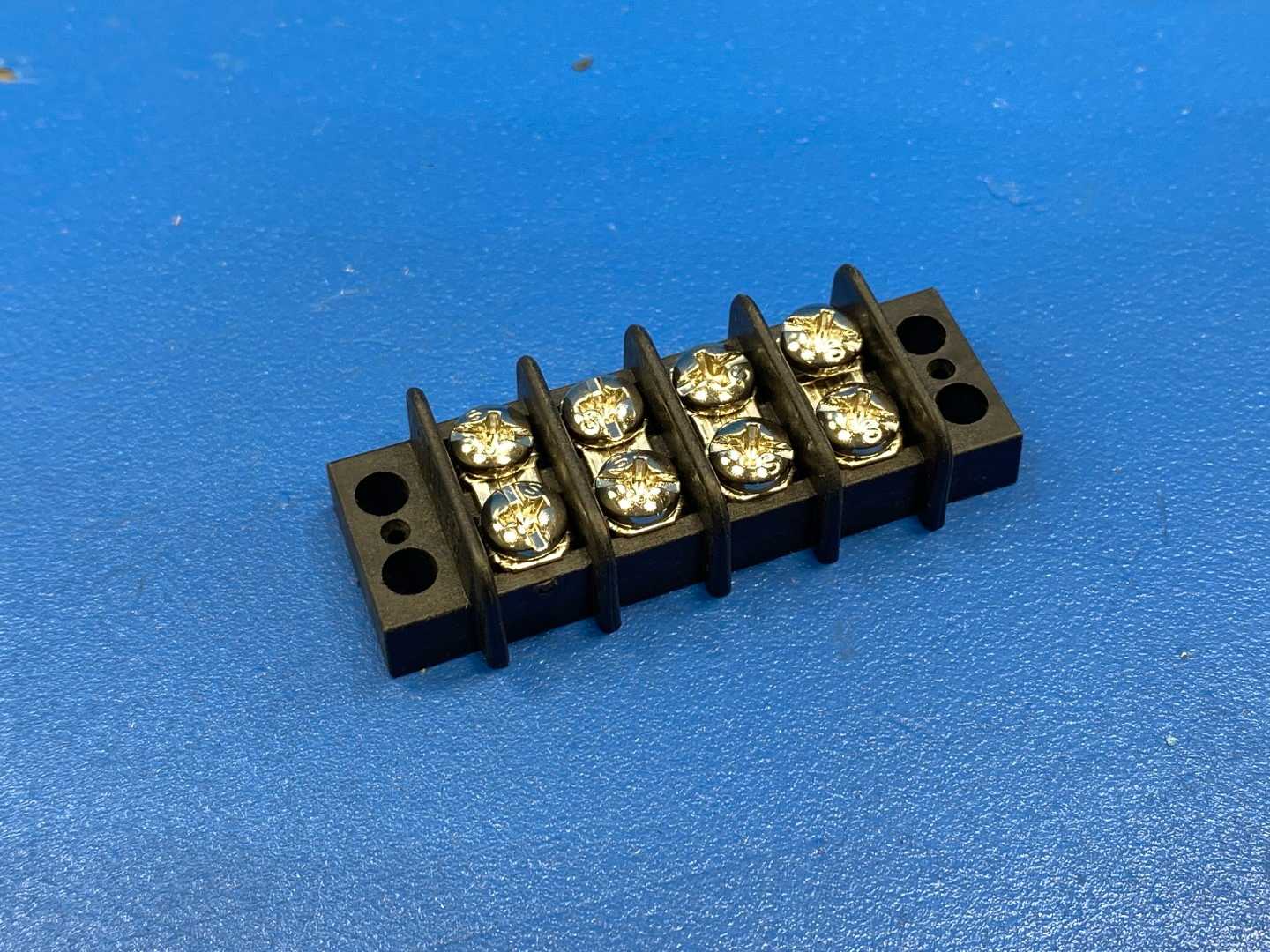 Marathon Special Products 670A RZ 04 Terminal Block Connector 15A, 300V