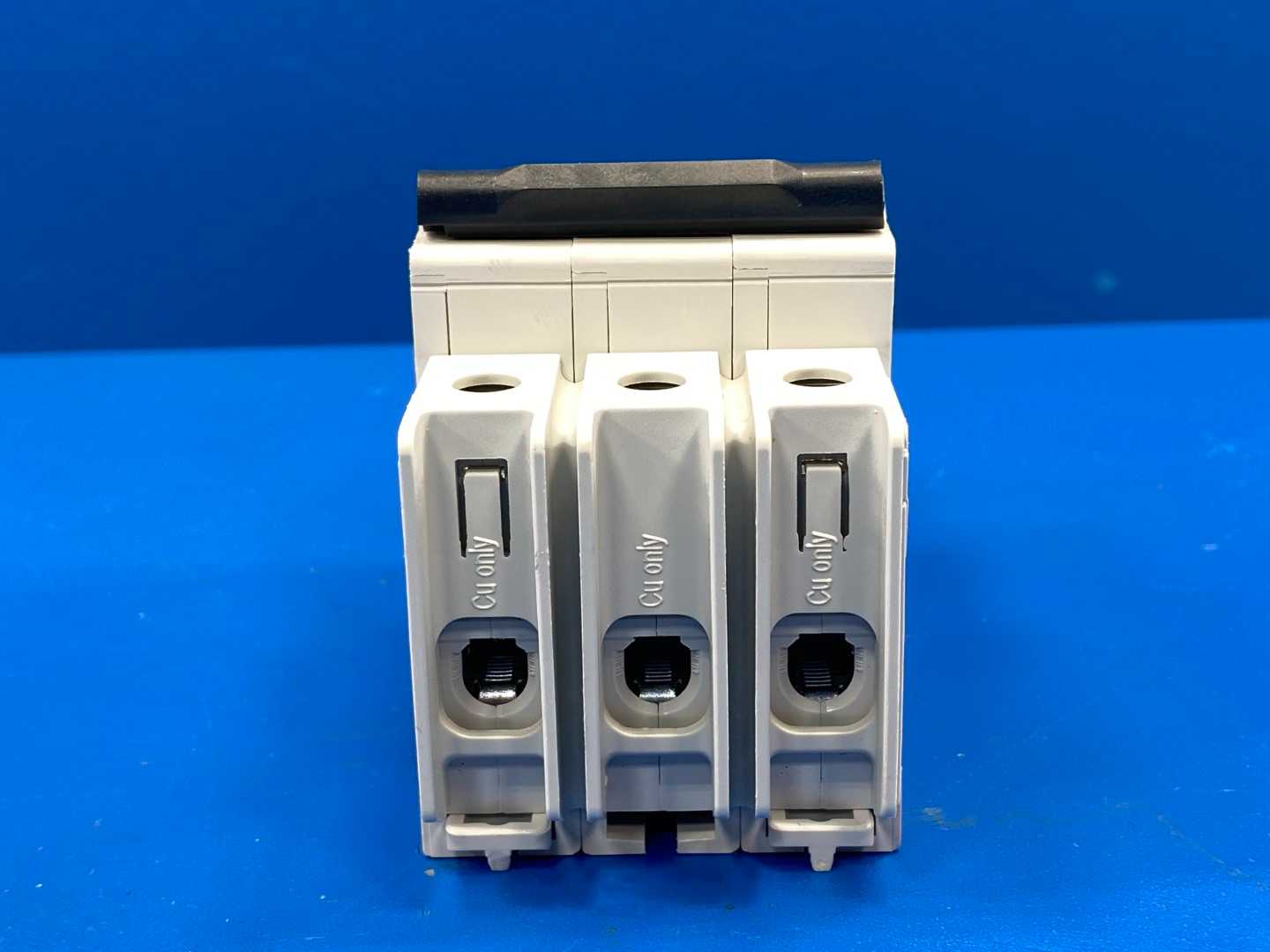  Schneider Electric M9F42315 Circuit Breaker, Miniature, Multi9, 3P, 15A