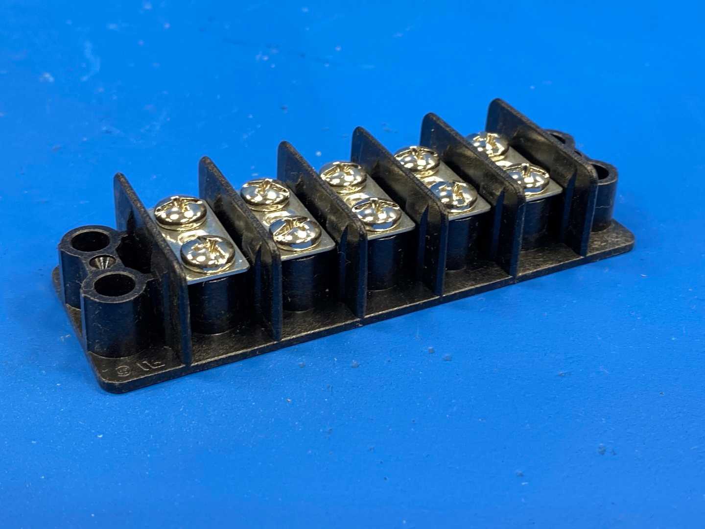 Marathon Special Products 672 RZ 05 Terminal Block Connector 30A 6001AC/DC