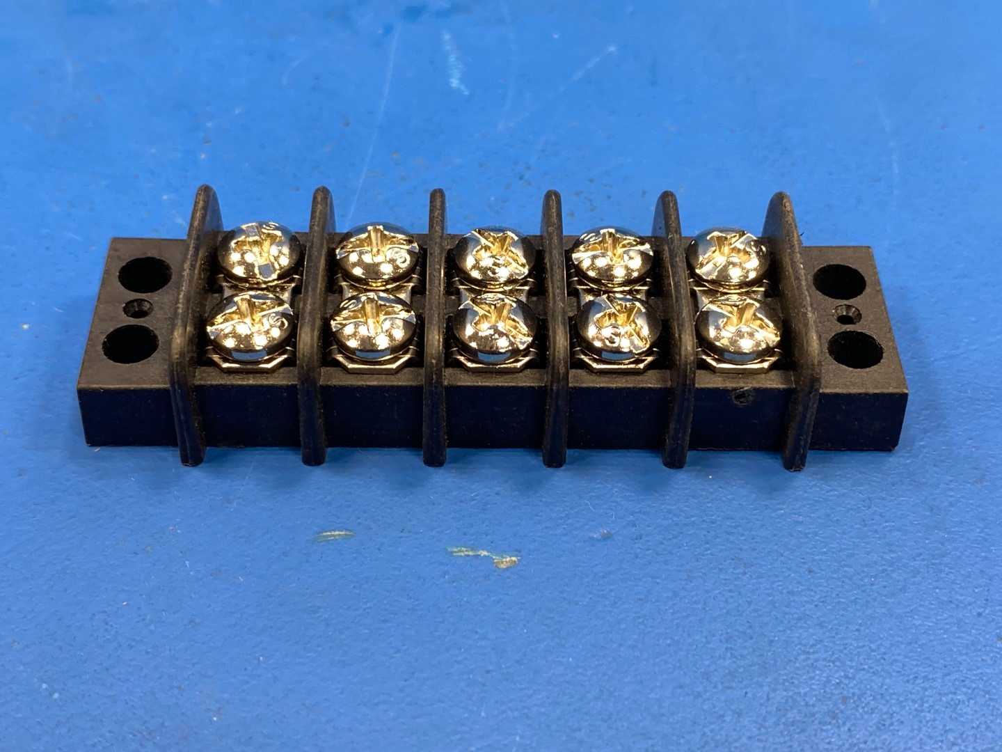 Marathon Special Products 670A RZ 05 Terminal Block Connector 15A, 300V