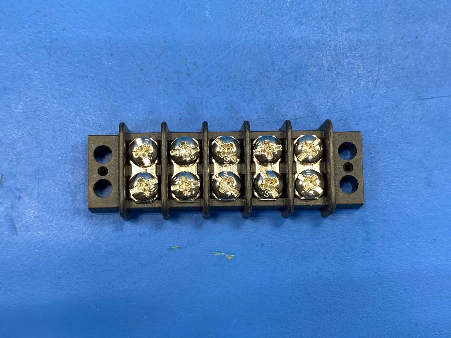 Marathon Special Products 670A RZ 05 Terminal Block Connector 15A, 300V