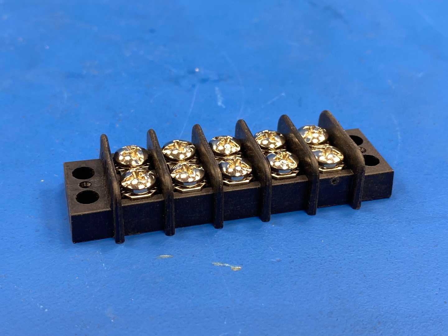 Marathon Special Products 670A RZ 05 Terminal Block Connector 15A, 300V