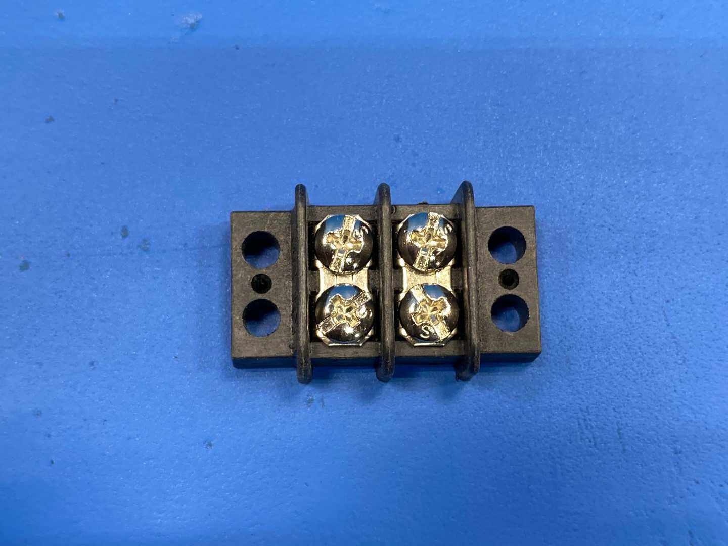 Marathon Special Products 670A RZ 02 Terminal Block Connector 15A, 300V