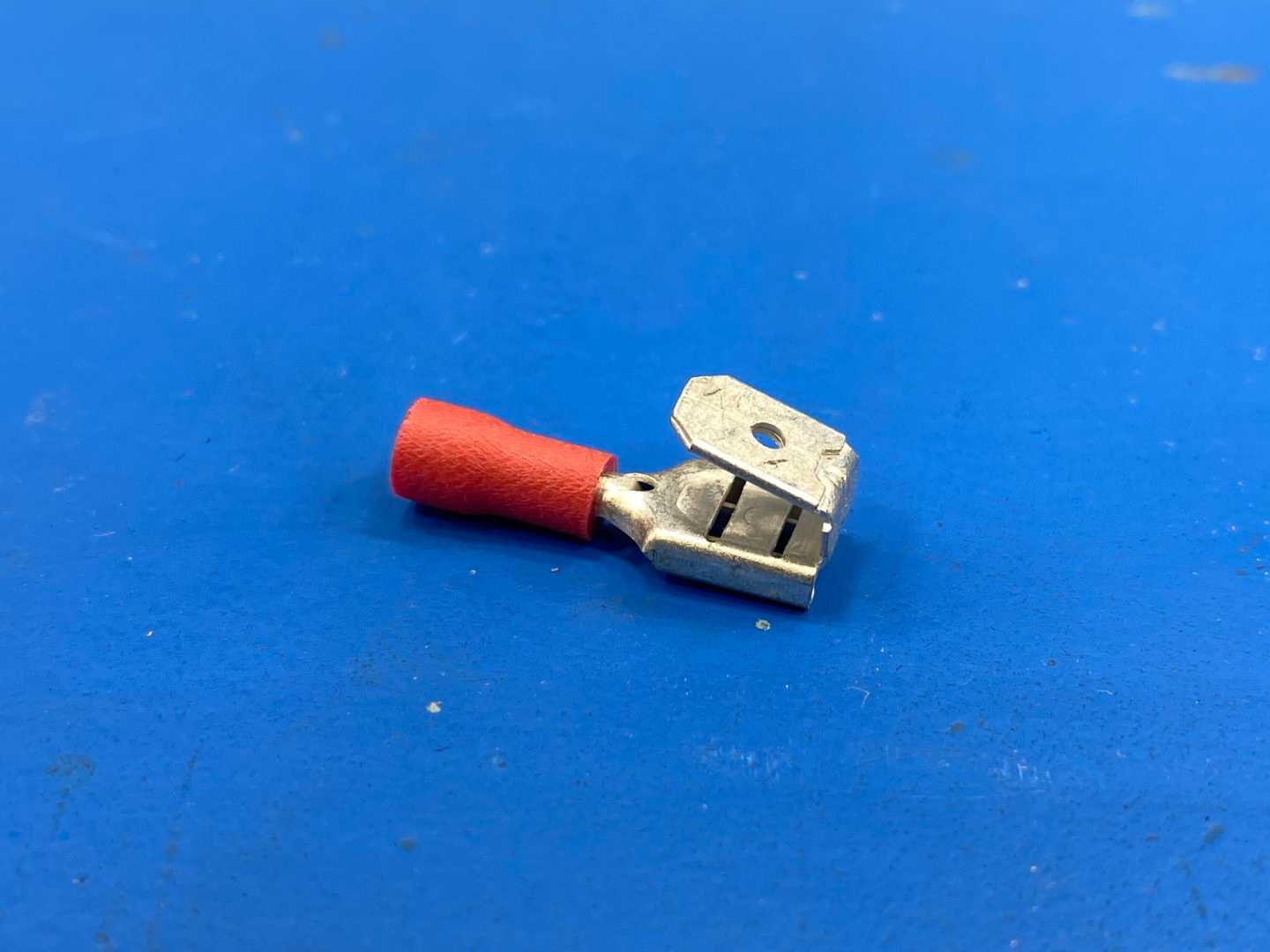 22-18 AWG .250 Stud Vinyl Insulated Piggyback Connectors, Red