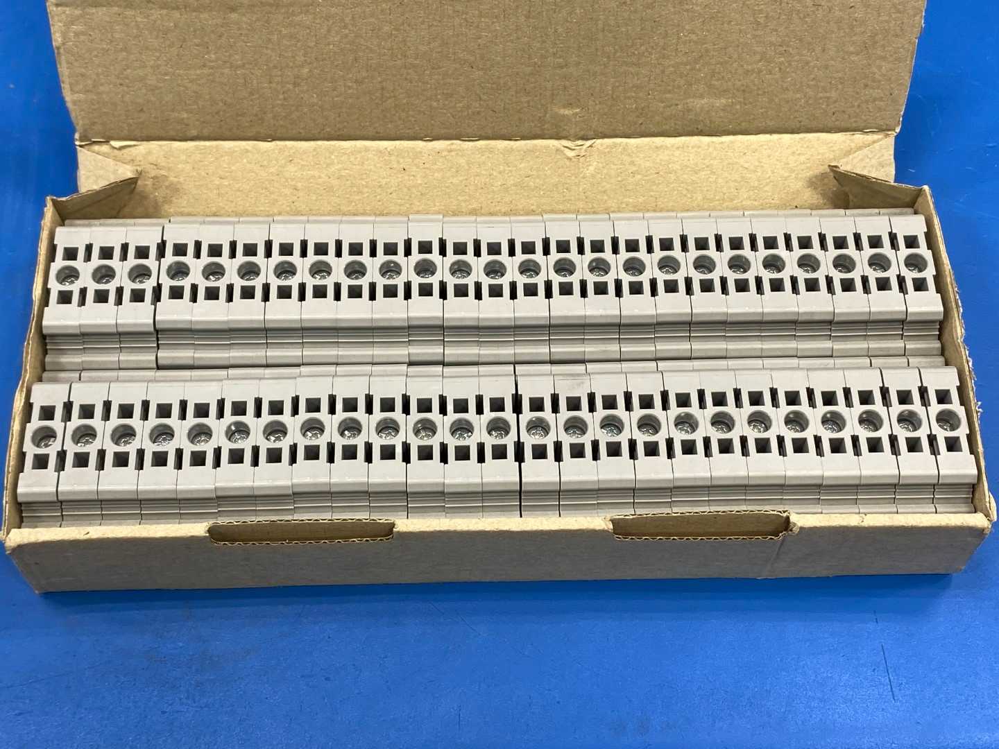 Eaton Universal End Bracket XBAES35C2 (Lot of 50)