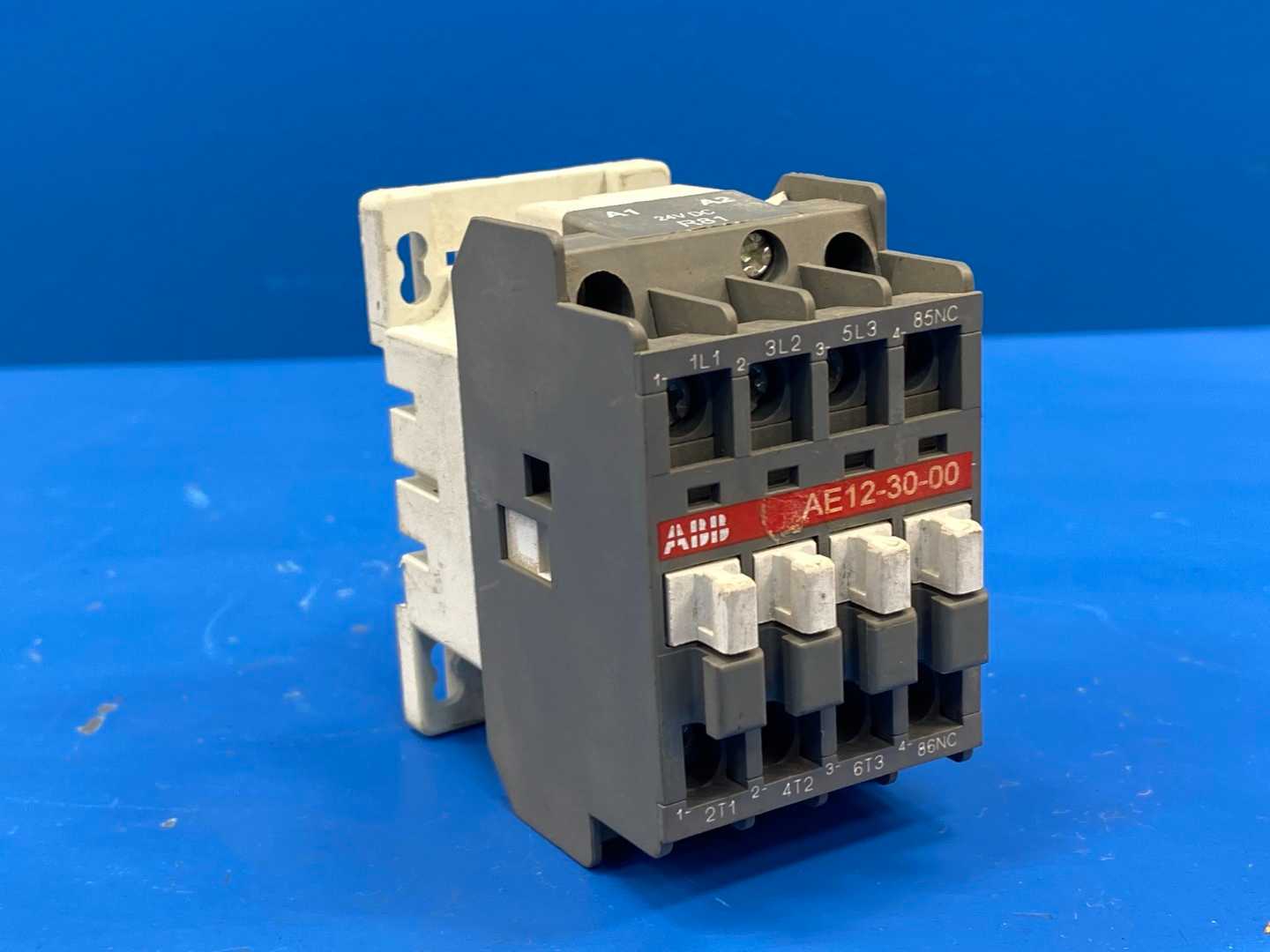 ABB Contactor AE12-30-00, 3Phase, 25A, 600V