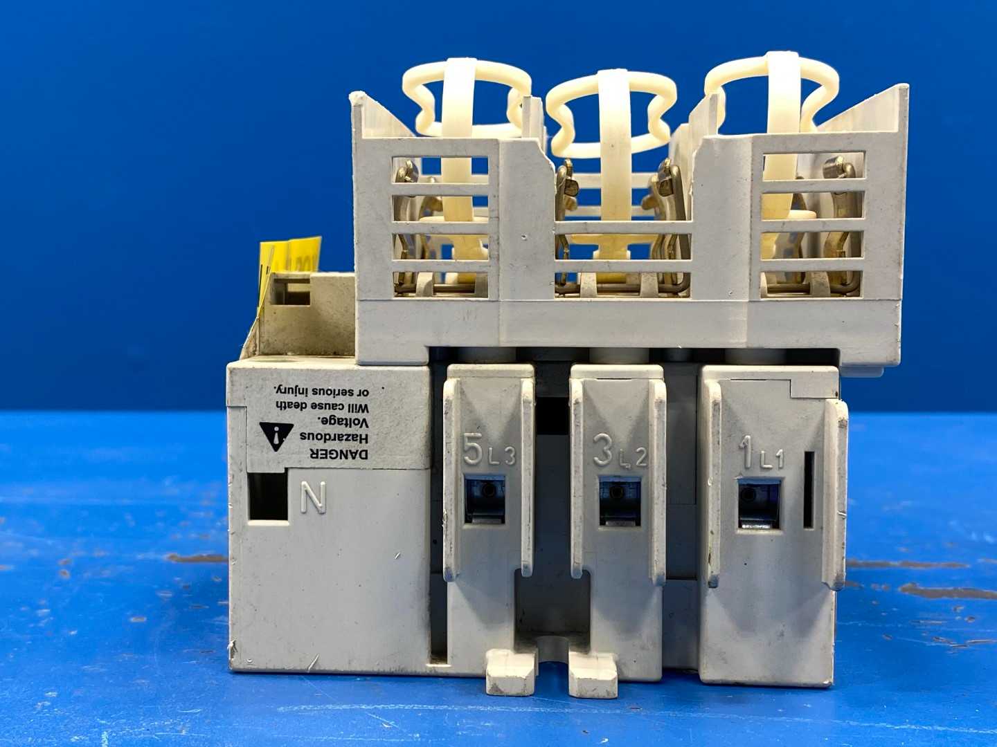 Eaton Fusible Rotary Disconnect R4H3030FJ, NO PLASTIC RAIL.30A, 3pole, 600VAC, H