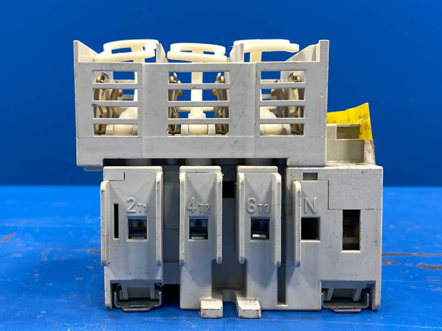 Eaton Fusible Rotary Disconnect R4H3030FJ, NO PLASTIC RAIL.30A, 3pole, 600VAC, H