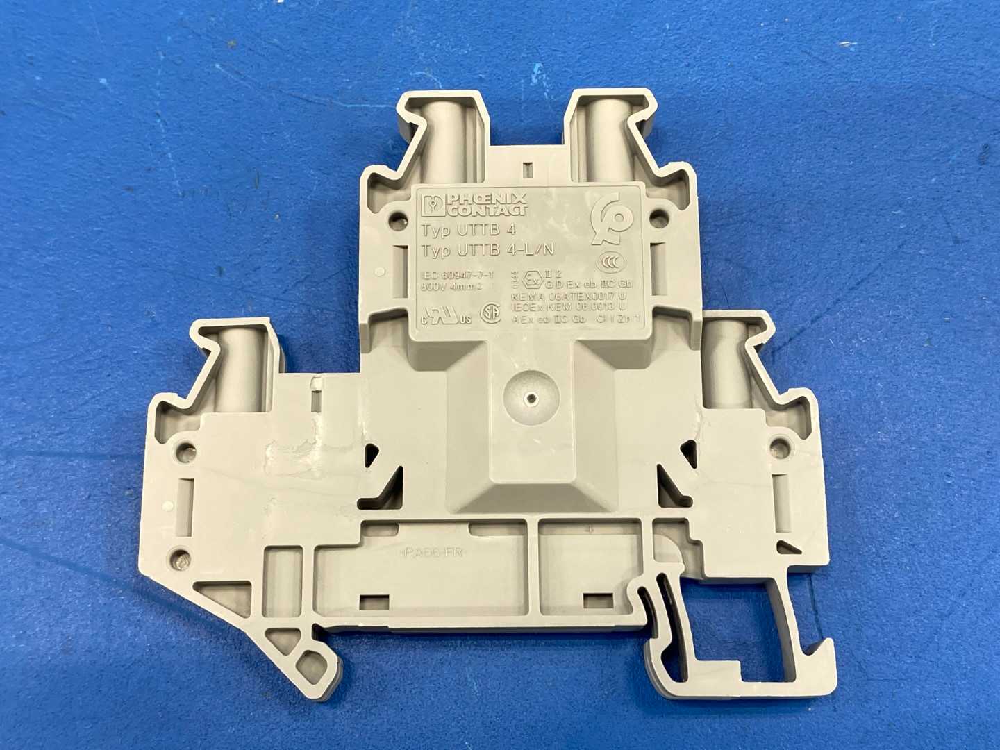 Phoenix Contact UTTB 4, Terminal Block 26-10AWG Cu, 300V, 30A (Box of 50)