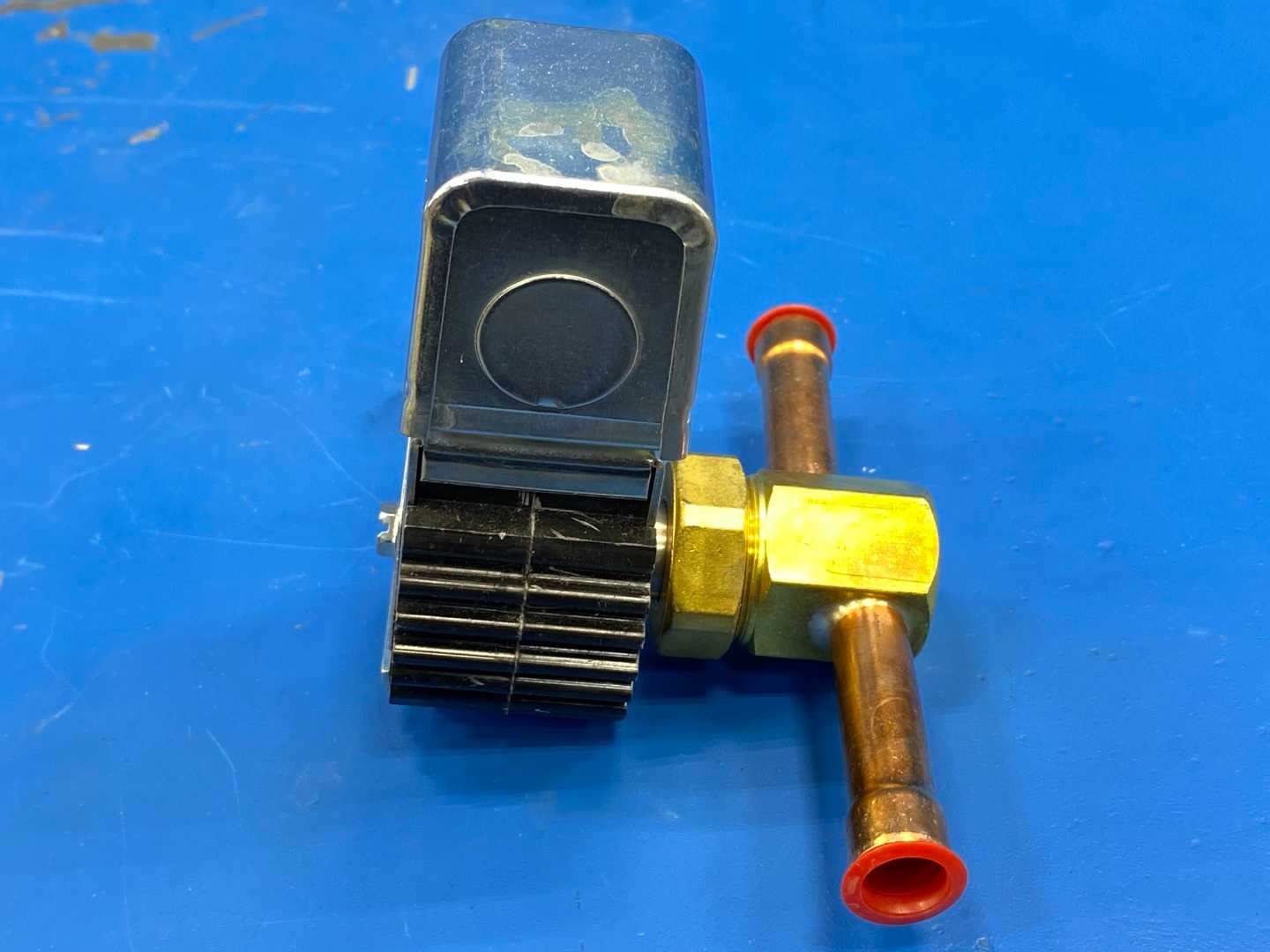 Sporlan Solenoid Valve E9S240-HP, 1/2" ODF Solder Connections, 24/50-60JAQ