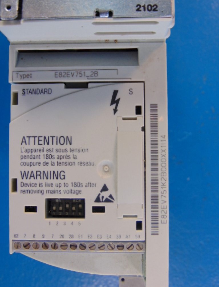 Lenze E82EV751_2B VFD Variable Frequency Inverter 24V