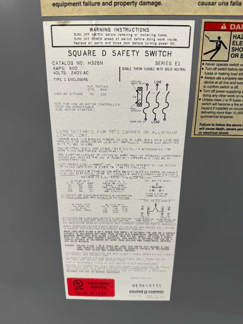 600 amp Square D FUSEABLE SAFETY SWITCH 240 VAC Type 1 Enclosure