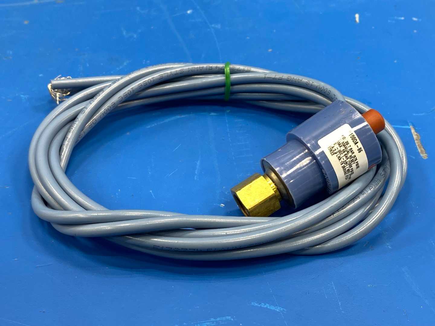 Penn P100DA-86 Pressure Switch, 240Vac 