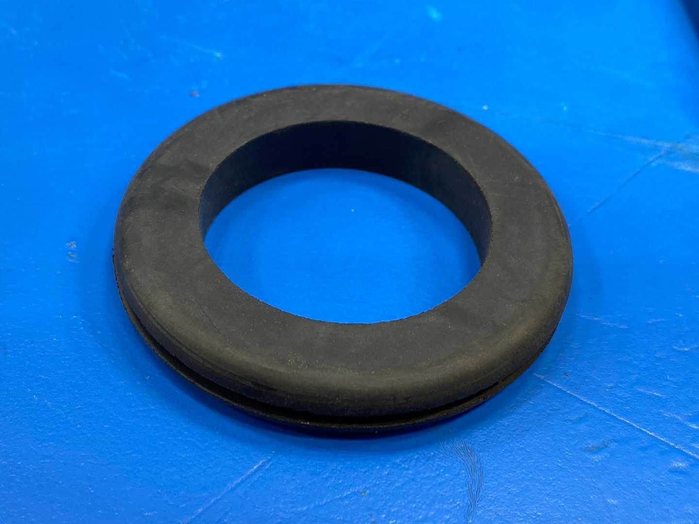 2-1/2" O.D x 1-1/2"I. D Rubber Grommet