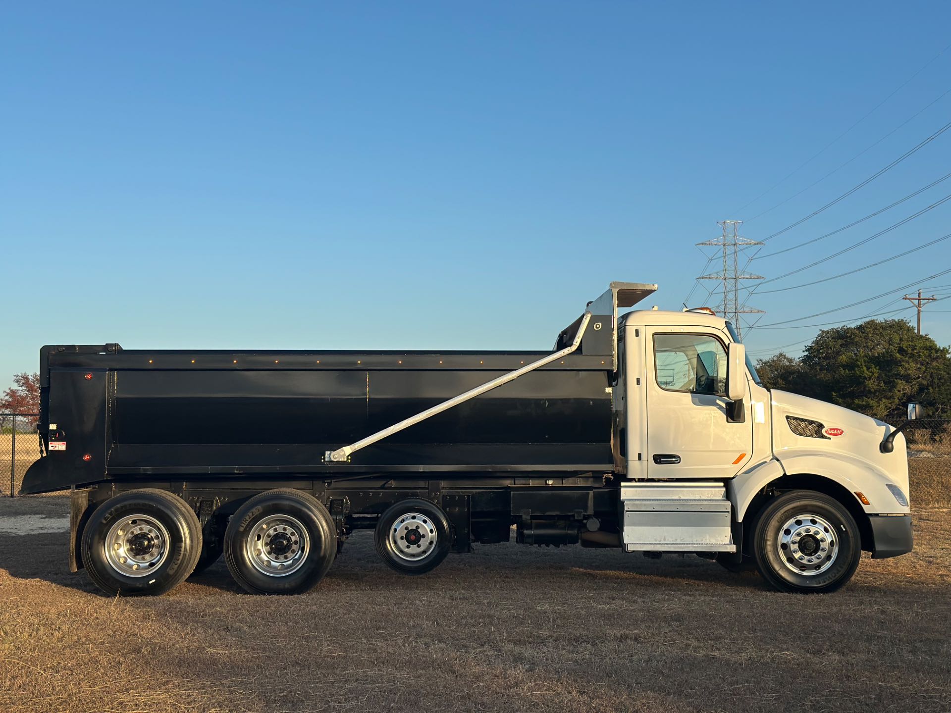 2022 Peterbilt 579 8x4 Tri- Axle Dump Truck 18' Dump Bed w/tarp system